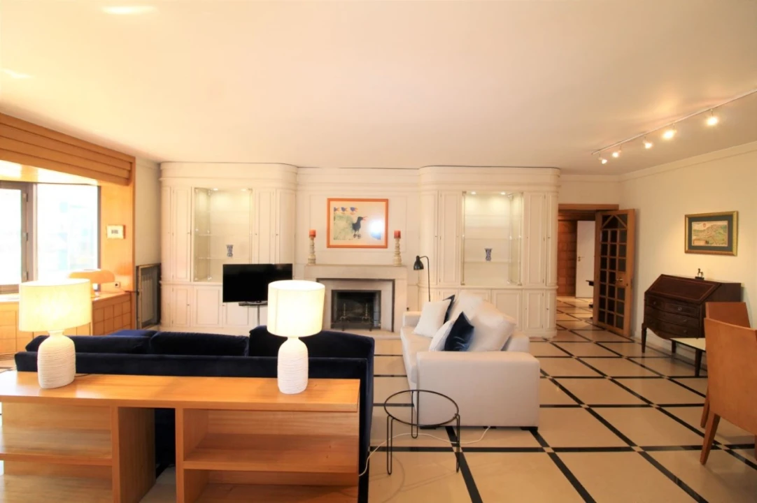 Apartamento T3 para Arrendamento em Campo de Ourique Foto 4