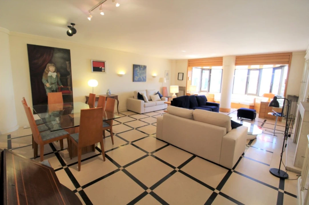 Apartamento T3 para Arrendamento em Campo de Ourique Foto 6