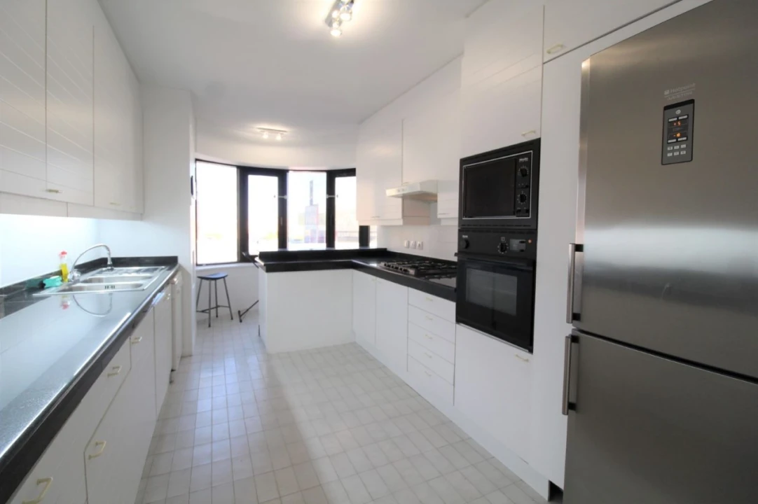 Apartamento T3 para Arrendamento em Campo de Ourique Foto 10