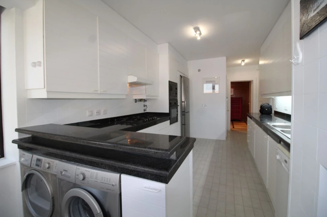 Apartamento T3 para Arrendamento em Campo de Ourique Foto 11