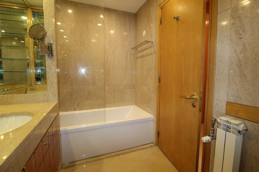 Apartamento T3 para Arrendamento em Campo de Ourique Foto 22