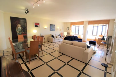 Apartamento T3 para Arrendamento em Campo de Ourique