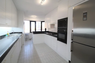 Apartamento T3 para Arrendamento em Campo de Ourique