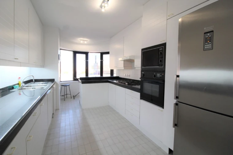 Apartamento T3 para Arrendamento em Campo de Ourique Foto 10