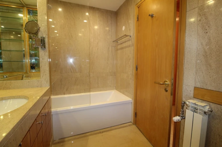 Apartamento T3 para Arrendamento em Campo de Ourique Foto 22