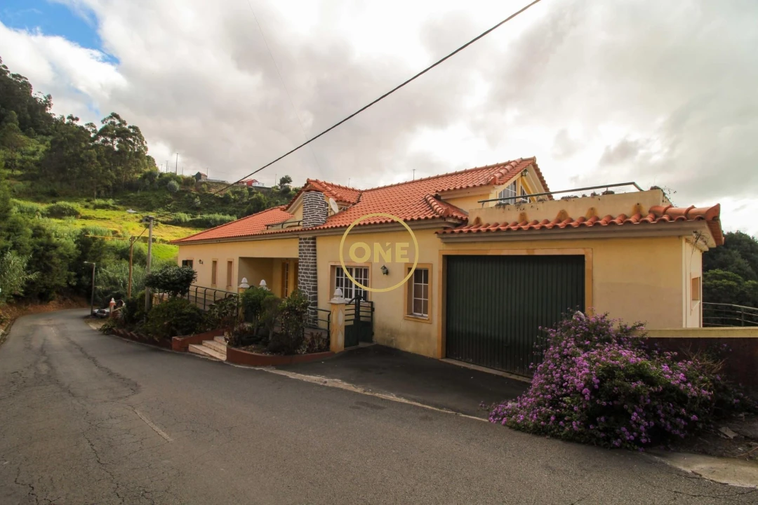 Moradia T3 para Venda em Canhas Foto 1