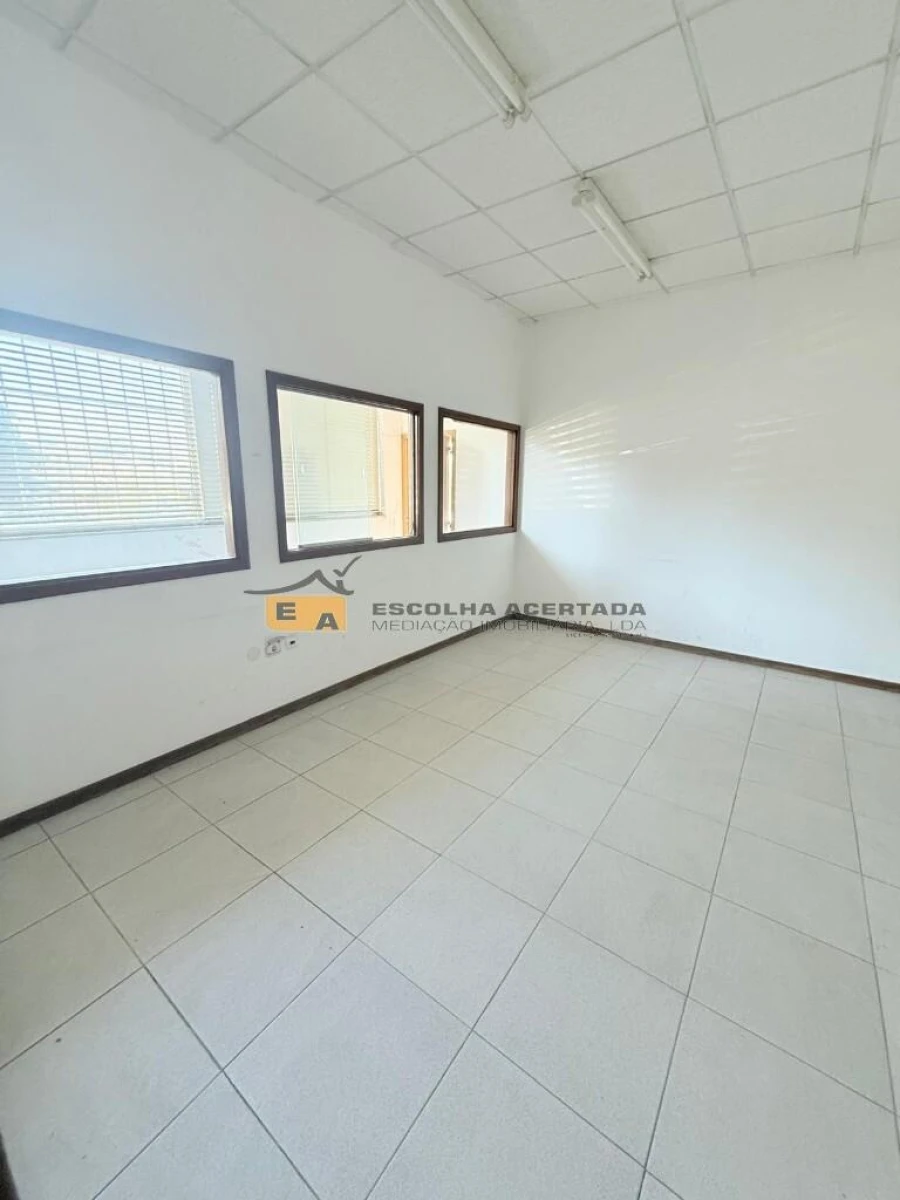 Armazém para Arrendamento em Fânzeres e São Pedro da Cova Foto 6