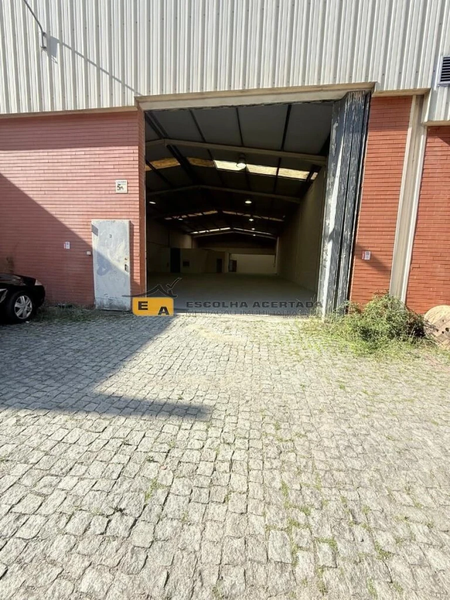 Armazém para Arrendamento em Fânzeres e São Pedro da Cova Foto 2