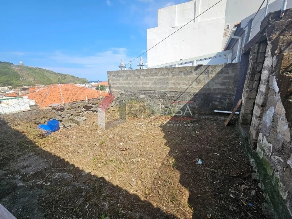 Moradia T2 para Venda em Praia da Vitoria (Santa Cruz) Foto 11