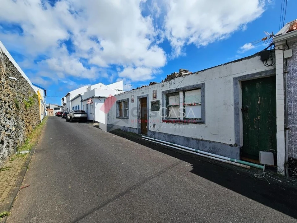 Moradia T2 para Venda em Praia da Vitoria (Santa Cruz) Foto 1