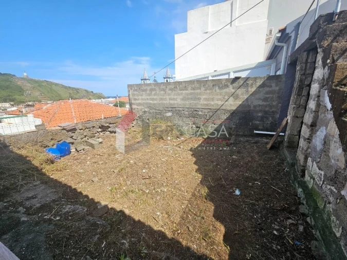 Moradia T2 para Venda em Praia da Vitoria (Santa Cruz) Foto 11