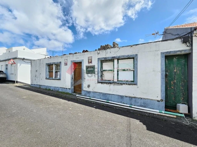 Moradia T2 para Venda em Praia da Vitoria (Santa Cruz) Foto 4