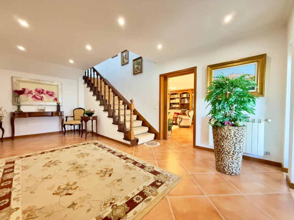 Moradia T5 para Venda em Cernache Foto 1