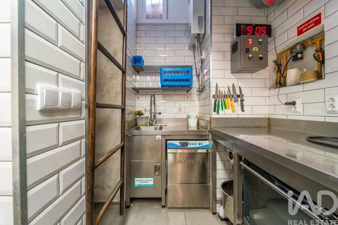 Loja para Venda em Alvalade Foto 16