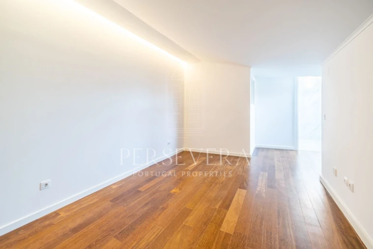 Apartamento T4 para Venda em Santa Maria e São Miguel, São Martinho, São Pedro Penaferrim Foto 8