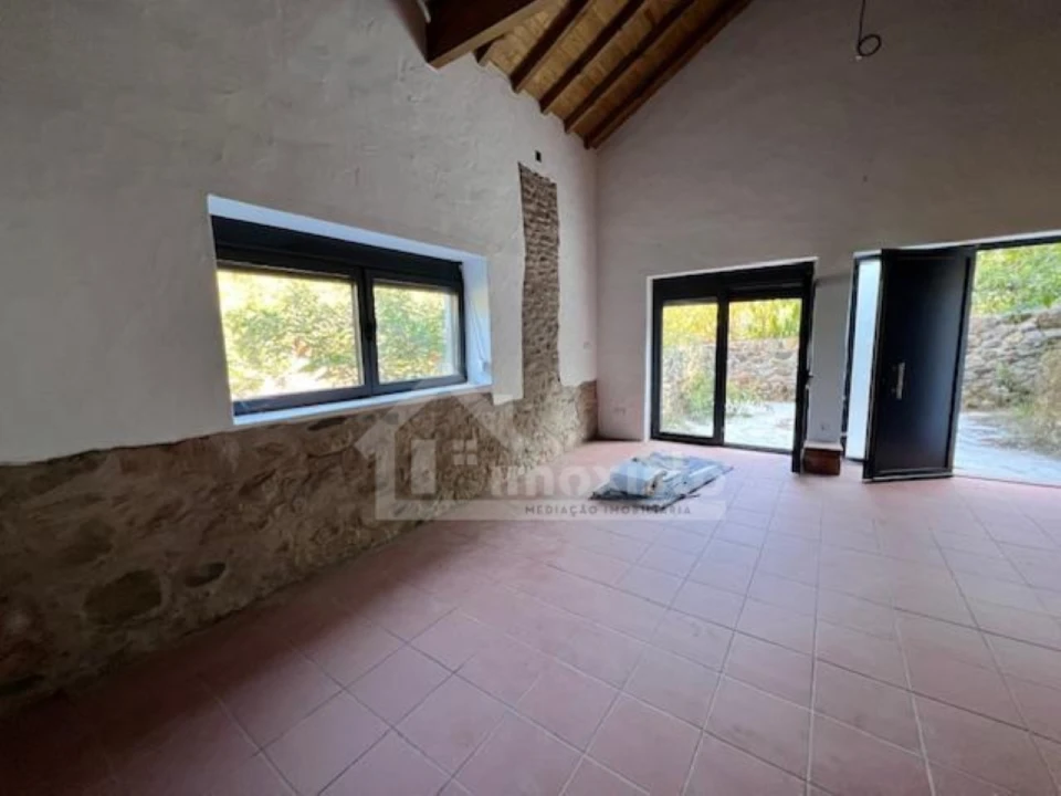 Moradia T2 para Venda em Aguda Foto 1