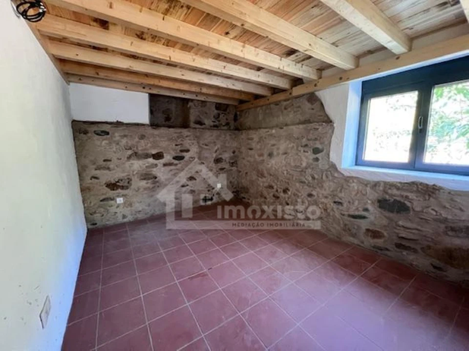 Moradia T2 para Venda em Aguda Foto 2