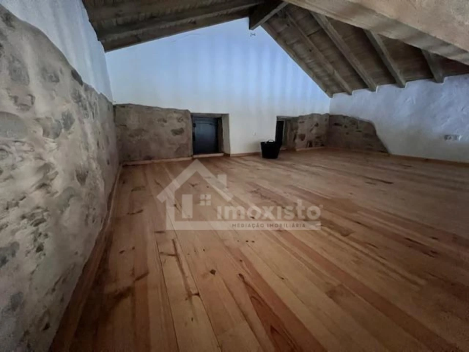 Moradia T2 para Venda em Aguda Foto 8