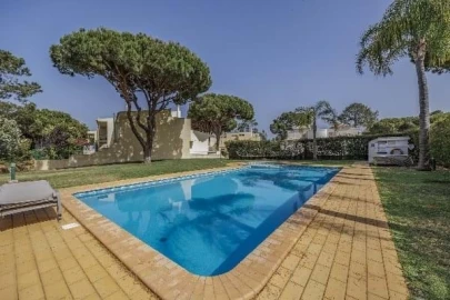 Moradia T4 para Venda em Quarteira