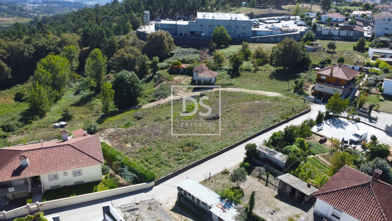 Terreno para Venda em Freixo de Cima e de Baixo Foto 2