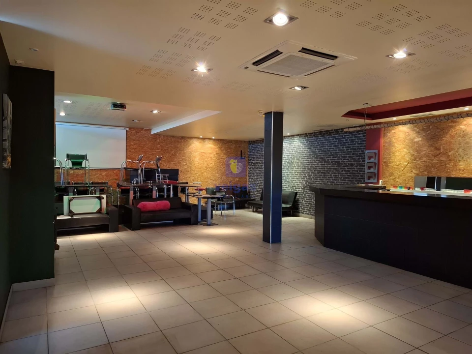 Negócio para Arrendamento em Meirinhas Foto 1