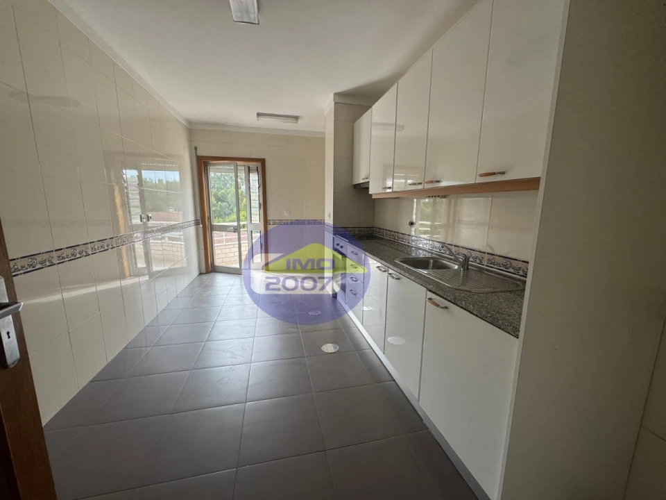 Apartamento T2 para Venda em Argoncilhe Foto 8