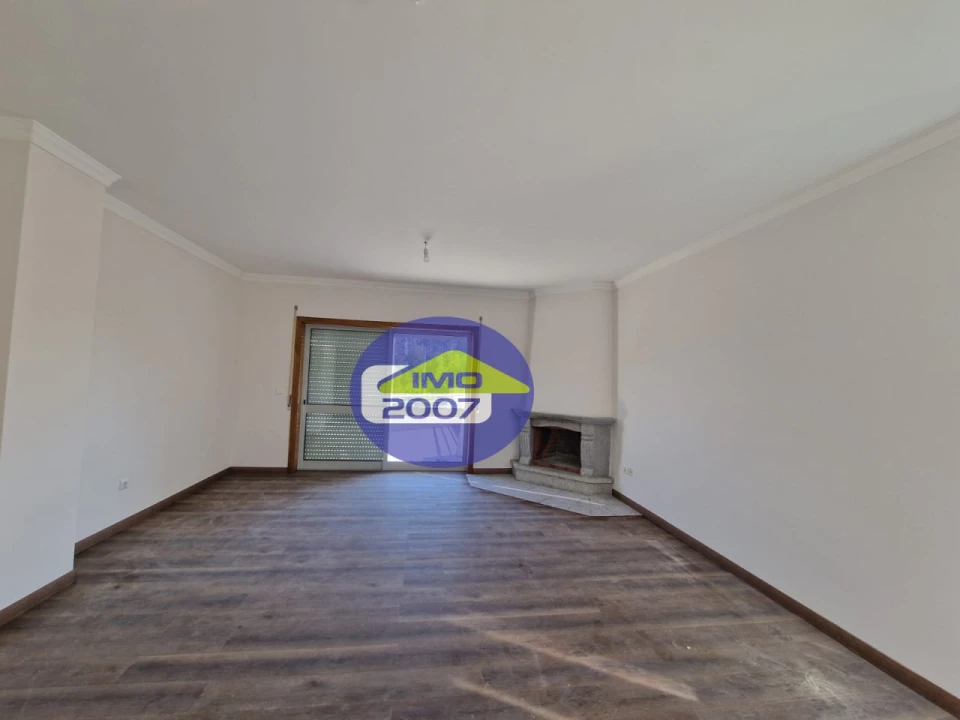 Apartamento T2 para Venda em Argoncilhe Foto 2
