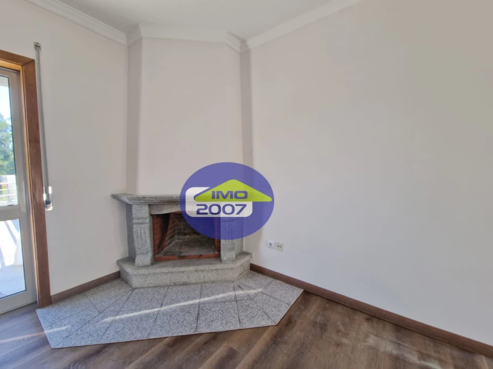Apartamento T2 para Venda em Argoncilhe Foto 7