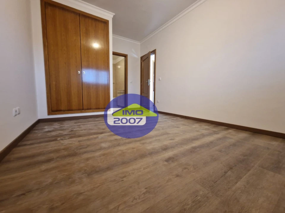 Apartamento T2 para Venda em Argoncilhe Foto 15