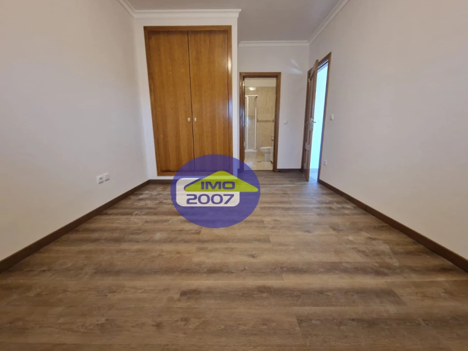 Apartamento T2 para Venda em Argoncilhe Foto 17
