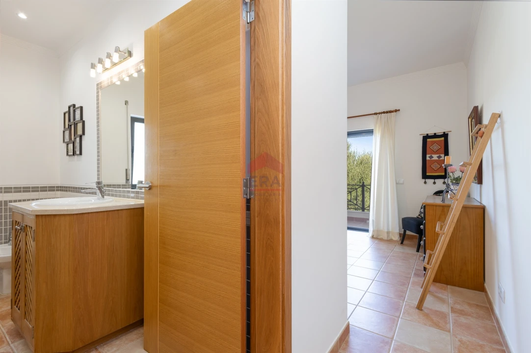 Moradia T0 para Venda em Salir Foto 23