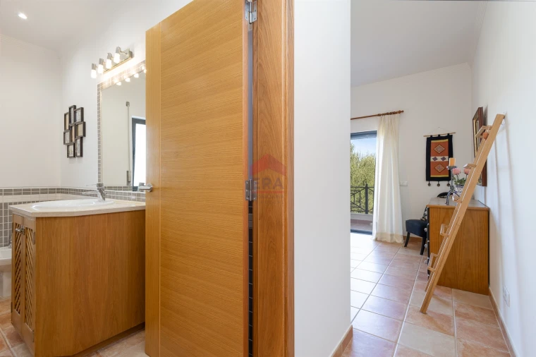 Moradia T0 para Venda em Salir Foto 23