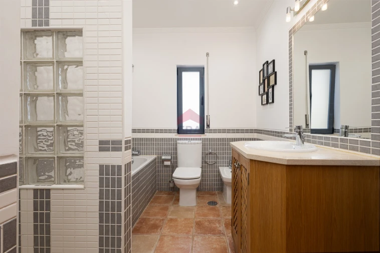 Moradia T0 para Venda em Salir Foto 24