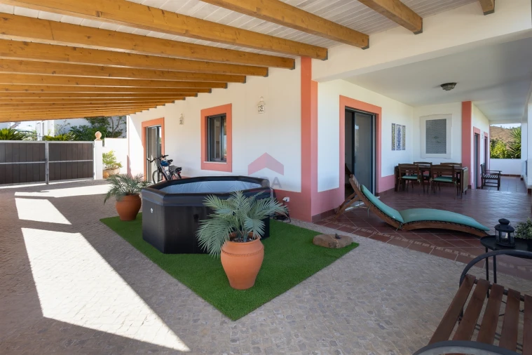 Moradia T0 para Venda em Salir Foto 3