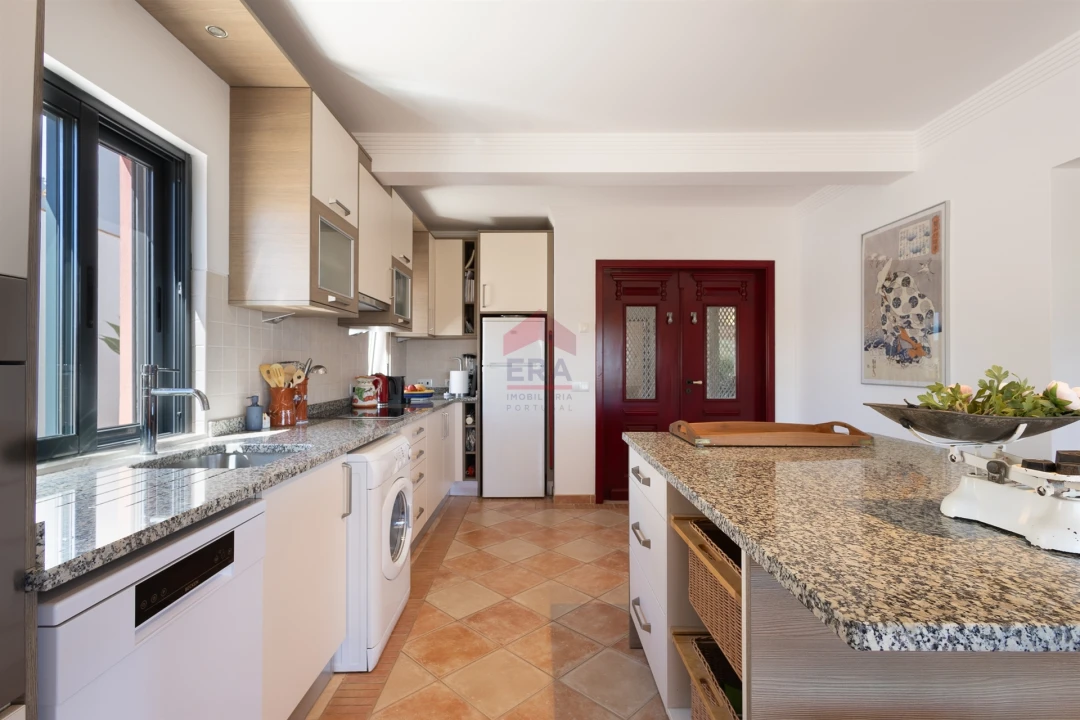 Moradia T0 para Venda em Salir Foto 16