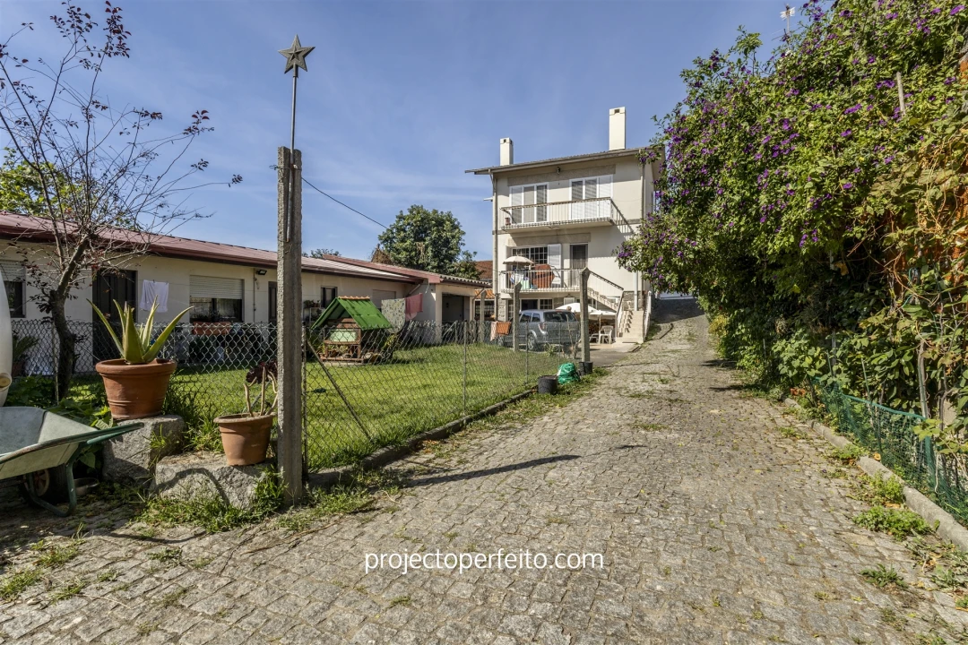 Moradia T4 para Venda em Anta e Guetim Foto 1