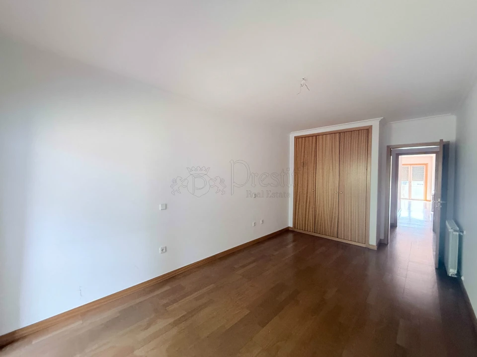 Apartamento T2 para Arrendamento em Urgezes Foto 11