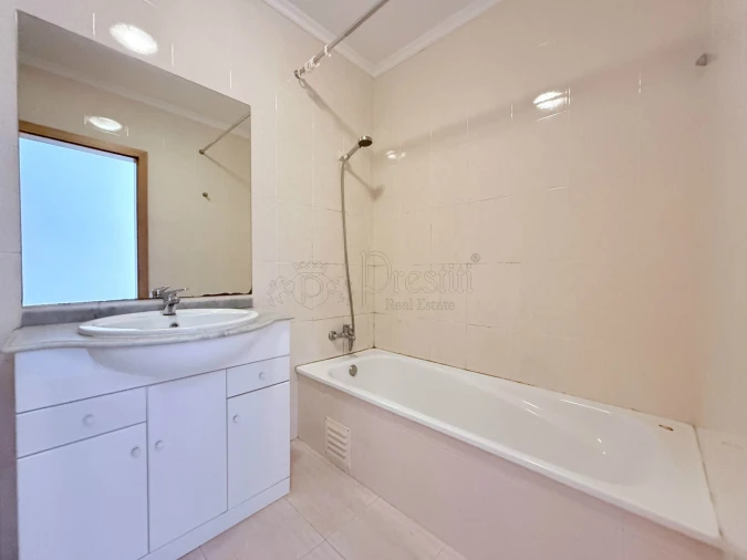 Apartamento T2 para Arrendamento em Urgezes Foto 12