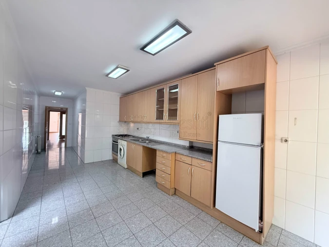 Apartamento T2 para Arrendamento em Urgezes Foto 3