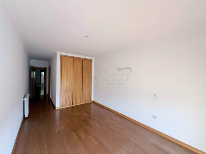 Apartamento T2 para Arrendamento em Urgezes Foto 8