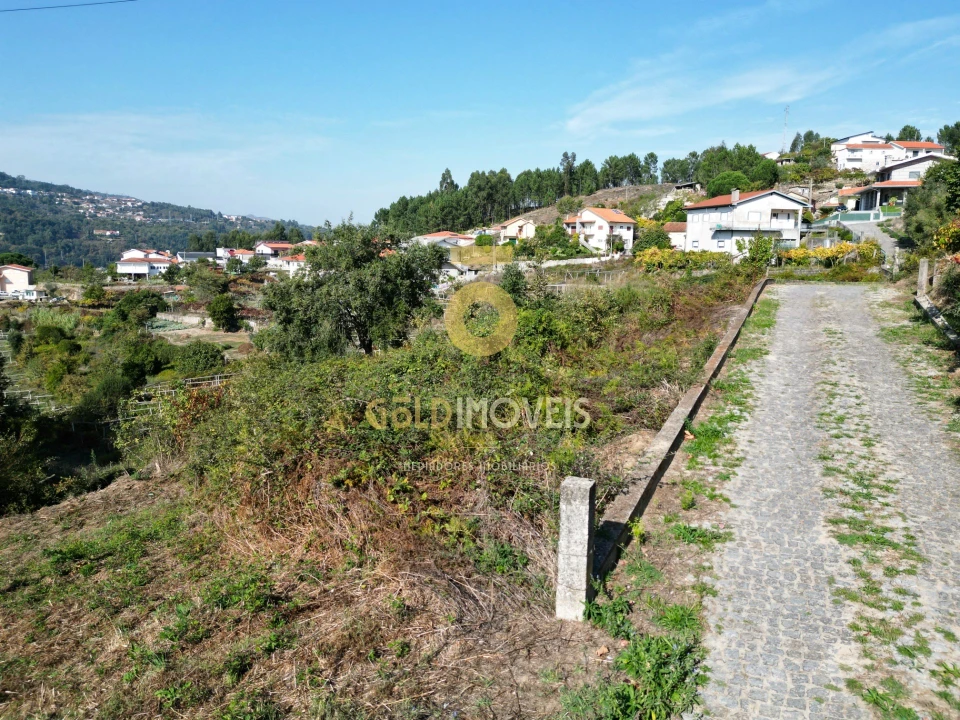 Terreno para Venda em Santa Maria de Sardoura Foto 2