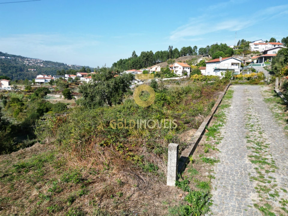 Terreno para Venda em Santa Maria de Sardoura Foto 1