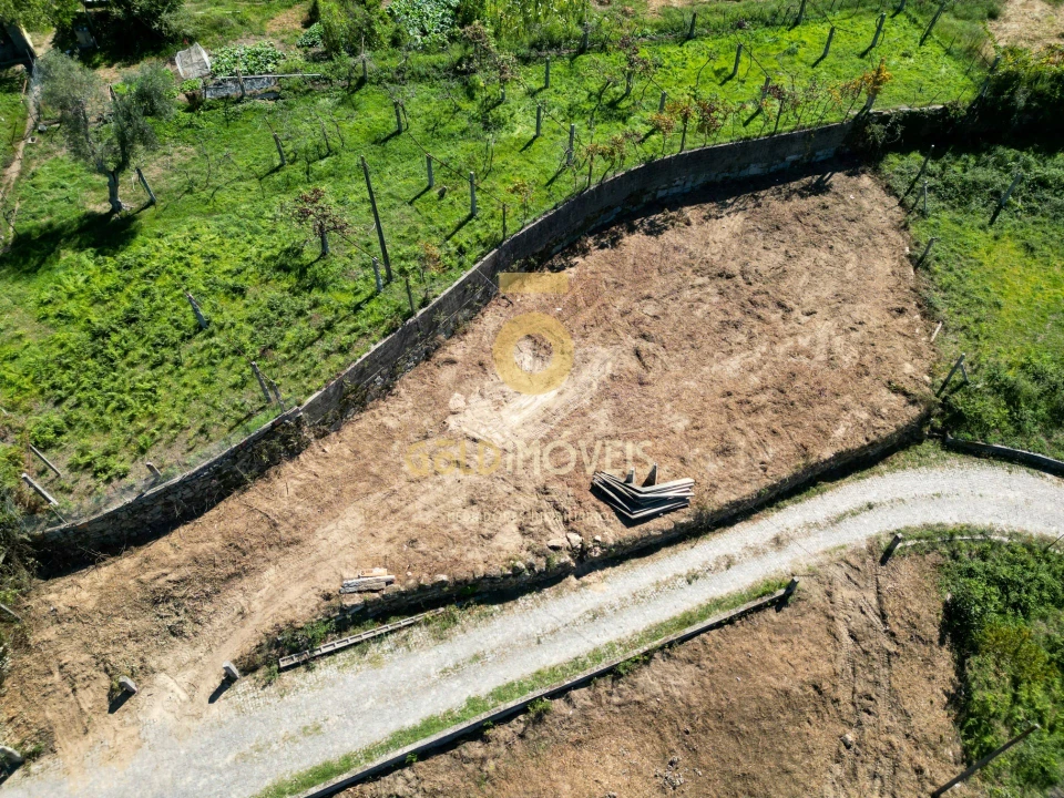 Terreno para Venda em Santa Maria de Sardoura Foto 1