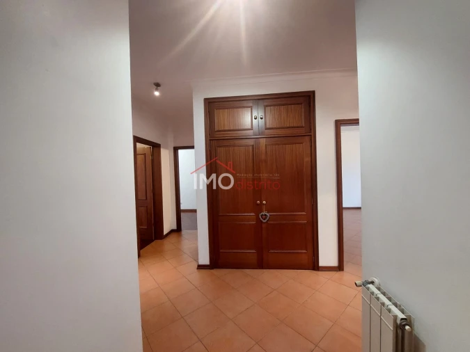 Apartamento T0 para Venda em Sé e São Lourenço Foto 7