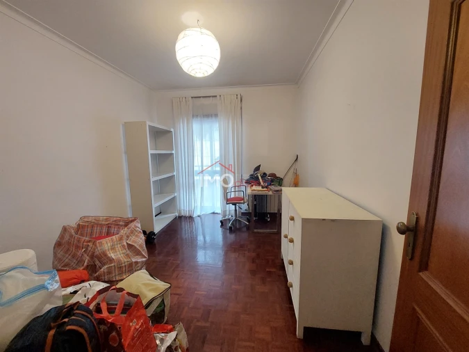 Apartamento T0 para Venda em Sé e São Lourenço Foto 4
