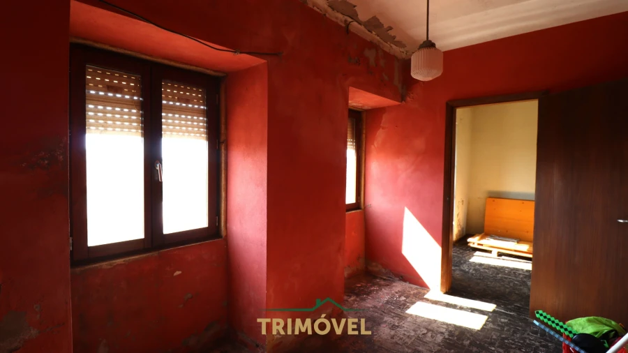 Moradia T4 para Venda em Loureiro Foto 8