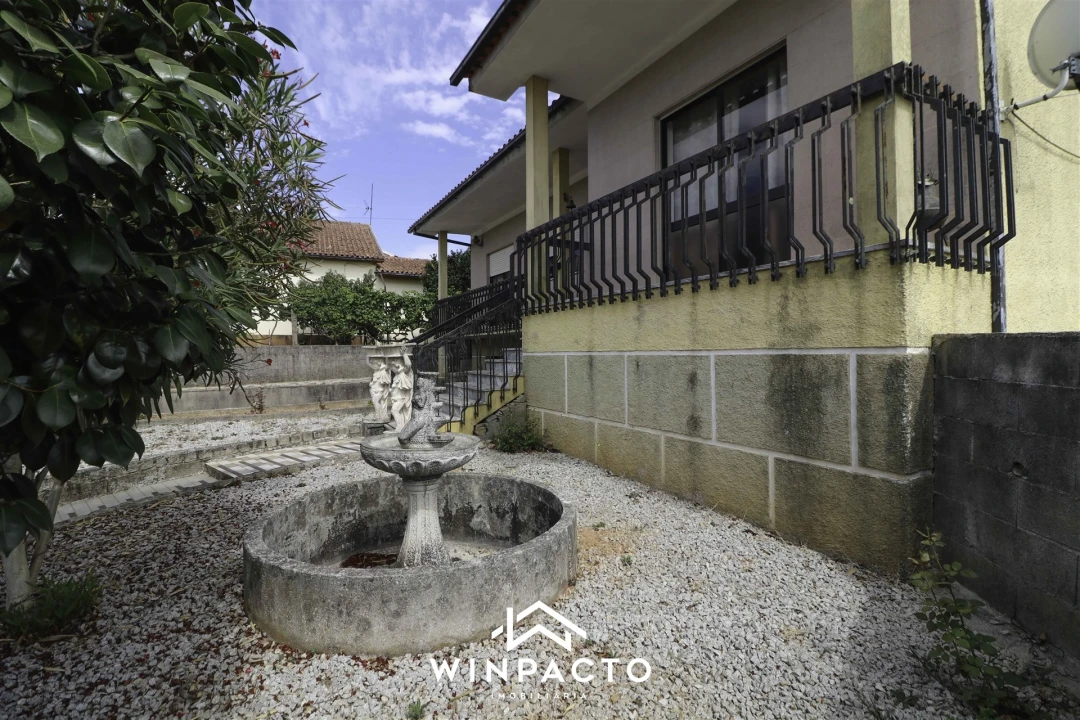 Moradia T4 para Venda em Senhorim Foto 48