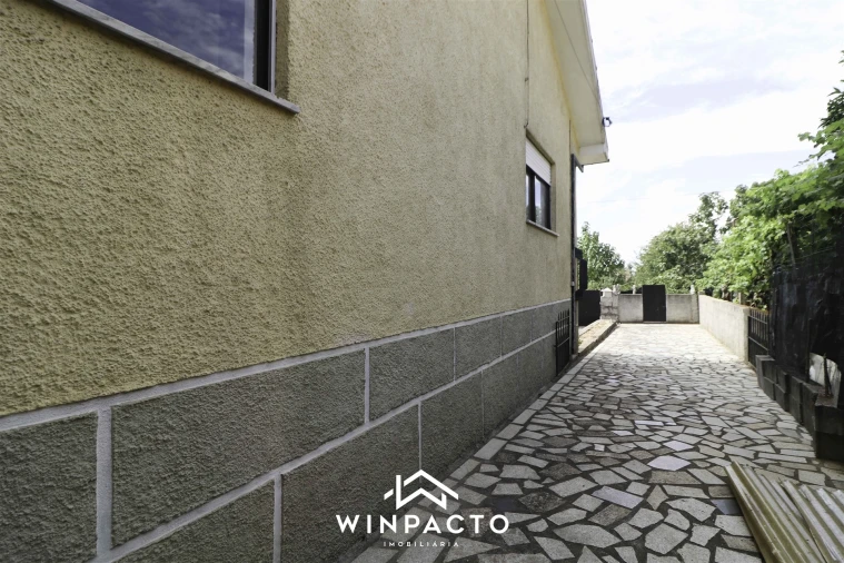 Moradia T4 para Venda em Senhorim Foto 51