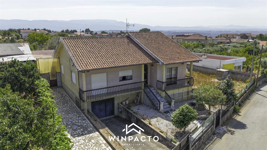 Moradia T4 para Venda em Senhorim Foto 2