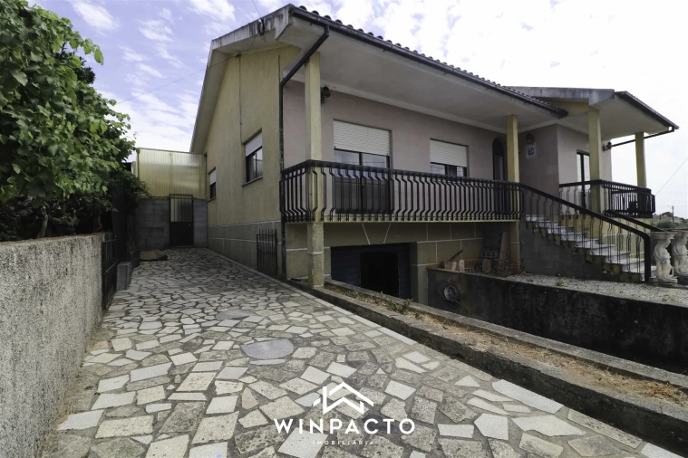 Moradia T4 para Venda em Senhorim Foto 52